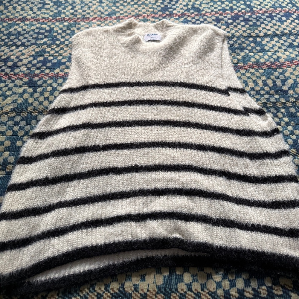 Old navy sweater vest